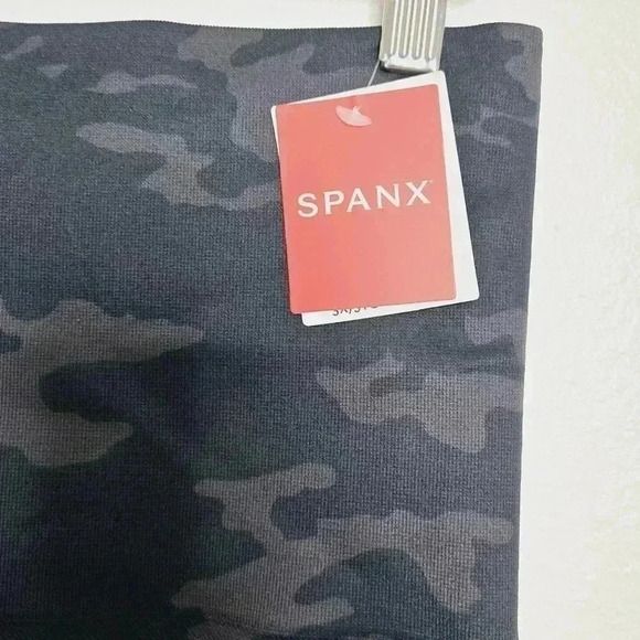 Spanx Look At Me Now Leggings Black Camo - Picture 4 of 9